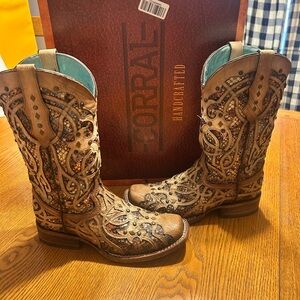Corral woman’s boots size 8